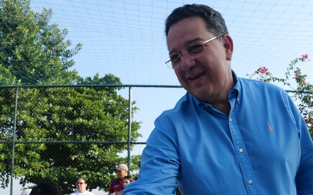 Marcos Dias com a população